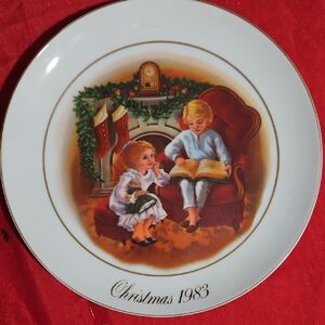 AVON 1983 3rd Edition Christmas Memories Collector Plate-Enjoying the Night.....